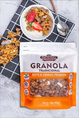 Imagem: DaColônia Lança Granola Tradicional Nuts & Cereais Premium