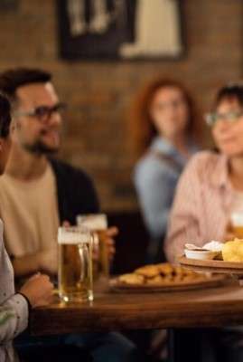 Imagem: Mesmo com sinais de recuperação, bares e restaurantes operam com dificuldades