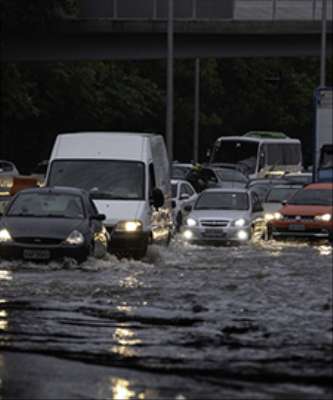 Imagem: Forte Chuva Derruba Fluxo de Clientes em 32%