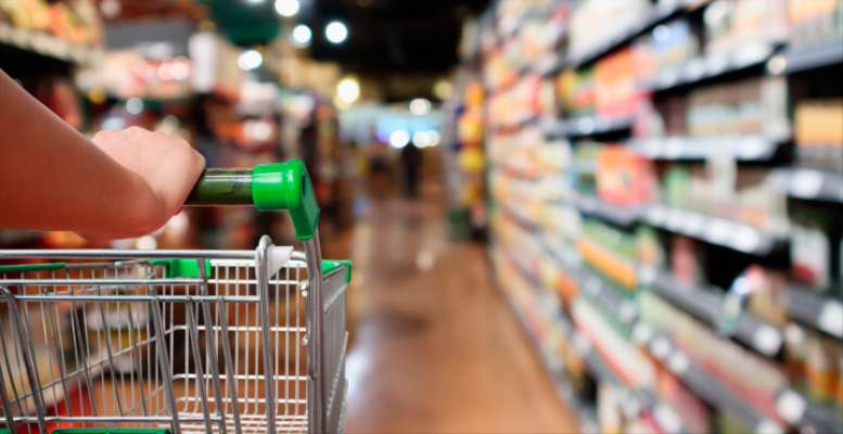 Imagem: Brasileiros voltam a fazer compras de abastecimento