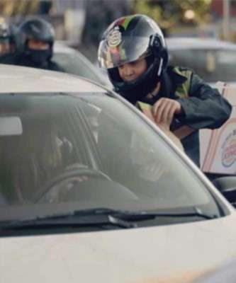 Imagem: Burger King Entrega Lanches no Trânsito